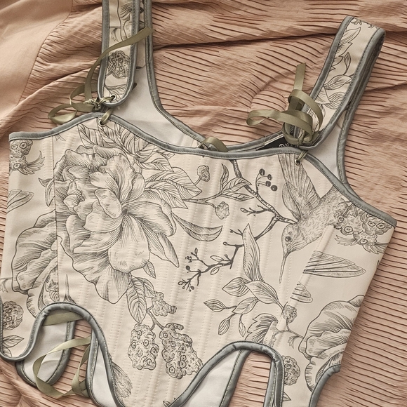 Set of 7 Scarlett Darkness Corsets - Picture 12 of 16